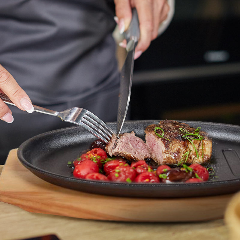 SIZZLING PLATE WITH WOODEN BASE